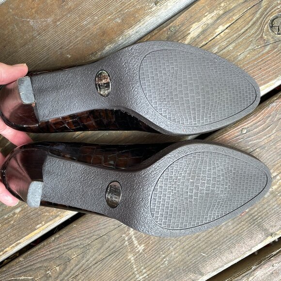 EUC Stuart Weitzman Cocoa Crocodile Patent Pumps in Womens 9M - Picture 15 of 16